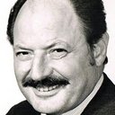 Inigo Gallo als André
