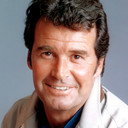 James Garner als Howard 'Red' Stevens