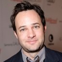 Danny Strong als Young Jockey