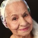 Mary Paz Mata als Abuela de Sayra