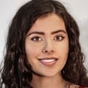Micaela Lozano als Julie