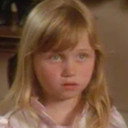 Robyn Simons als Sarah