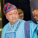 Jide Kosoko als Senator Sodiku