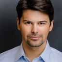 Trystyn Roberts als Elder Poll