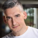 Kyle Kaczmarczyk als John Wilson
