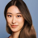 Bianca Zhou als Suri