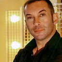 Ceri Dupree als Danny La Rue