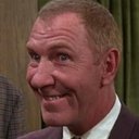 Owen Bush als Reporter at Suicide (uncredited)