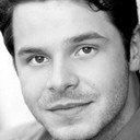 Nick Mayo als Richard West