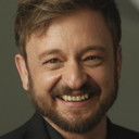 Carles Cuevas als Security Guard / Lolo