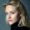 Kasia Pilewicz als Harper