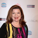 Renee Lawless als Katheryn Cryer