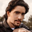 Álex Fernández als Los Favoritos