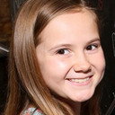 Kendal Farr als Crystal Arnaud