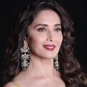 Madhuri Dixit als Pooja Saxena