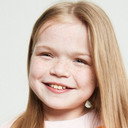 Ella Chadwick als Curly Wurly Girl