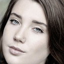 Gaia Wise als Girl at Wedding