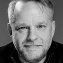 Jeppe Beck Laursen als Erlend