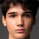 Hugo Fuertes als Younger Brother