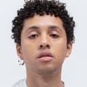 Jaboukie Young-White als Ethan Clade (voice)
