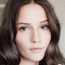 Aida Economu als Lucy