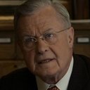 Richard Blackburn als Warden Owens