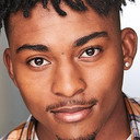 Camron Jones als Bishop Marks