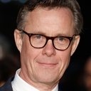 Alex Jennings als Colonel Hamilton