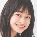 月島琉衣 als Natsumi Hayasaka