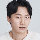Kim Jeong-ju als Park Dong-ho