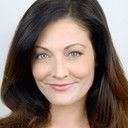 Sarah Adina als River Room Bartender