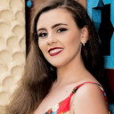 Georgina Schafer als Ge