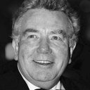 Albert Finney als Hercule Poirot