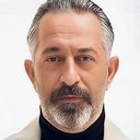 Cem Yılmaz als Arif / Komutan Logar / Kaaya / Koobar / Enigma