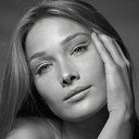 Carla Bruni als Museum Guide