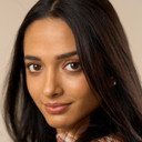 Chandni Shah als Zoe