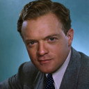Van Heflin als Marshal Curly Wilcox