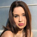 Sara Cecília als French Tourist