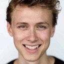 Henrik Holm als Young Peder