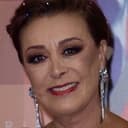Sylvia Pasquel als Isaura Ávila vda de Guzmán