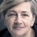 Mojca Lavrič als Aunt Mojca