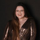 Amy Homberg als Dicky's Participant