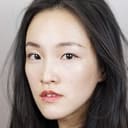 Claire Hsu als Staring Girl