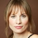 Joanne Boland als Hillary