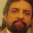 Renato Caldas als Prof. Hamilton