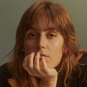 Lucy Sandler als Lucy