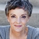 Jennifer Smith als Madame Roget/Chambermaid/Ensemble