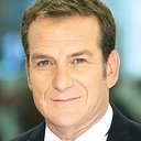 Danny Kushmaro als News Anchor