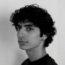 Andronikos Korakas als Alexandros