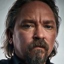 James Jordan als 'Shitty' Carl